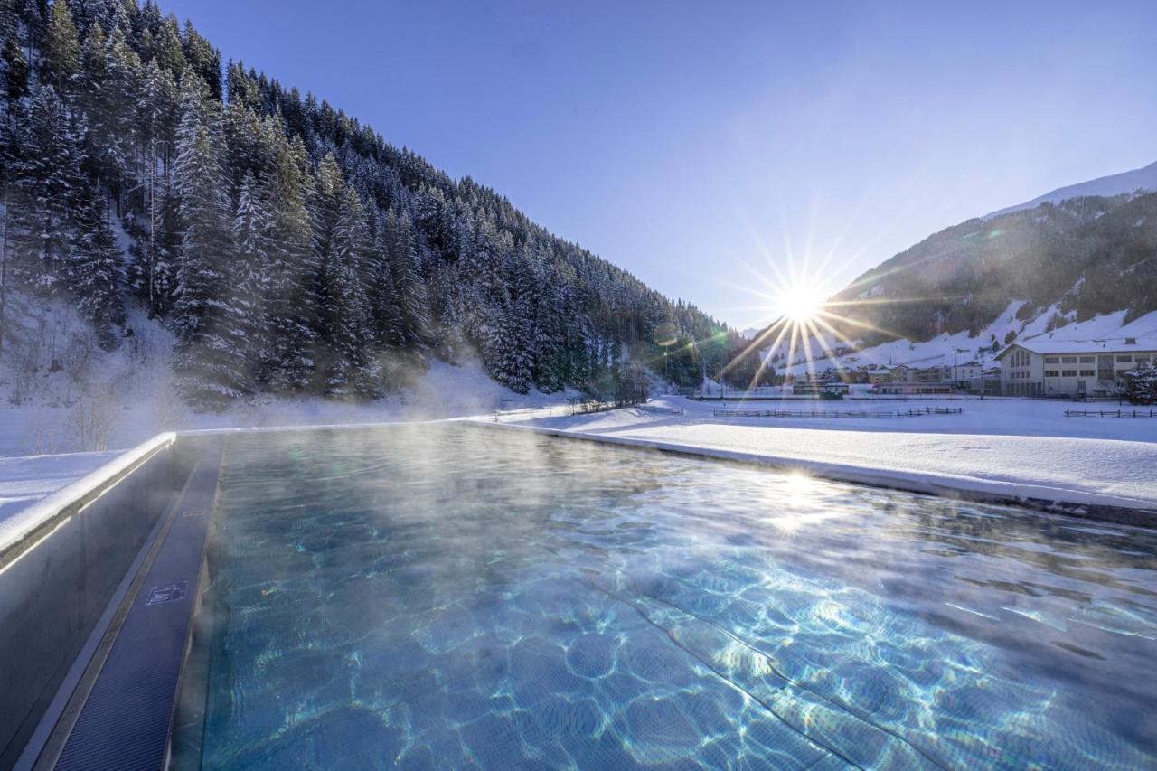 Natur- & Wanderhotel Tuxertal Екстер'єр фото