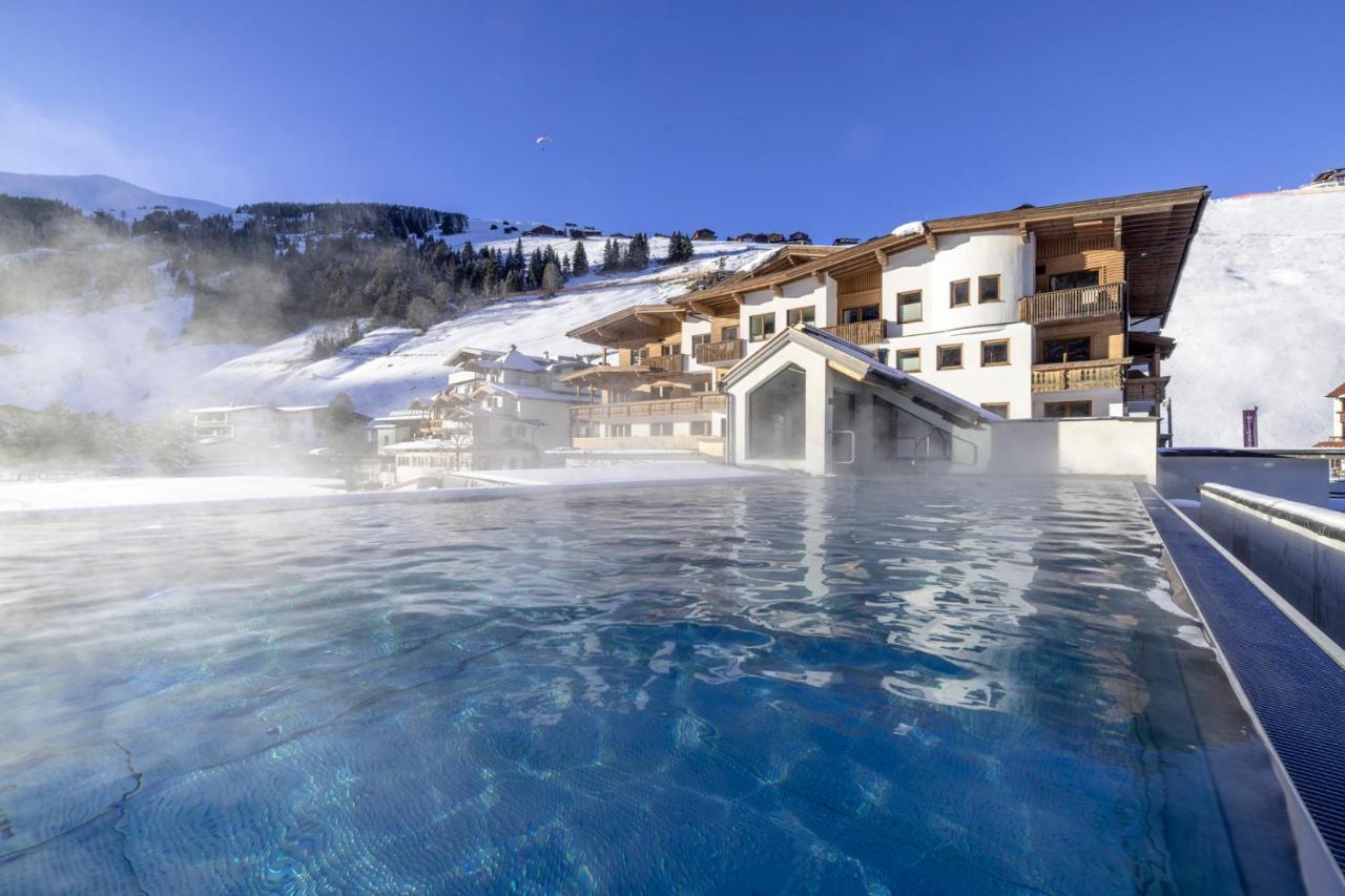 Natur- & Wanderhotel Tuxertal Екстер'єр фото