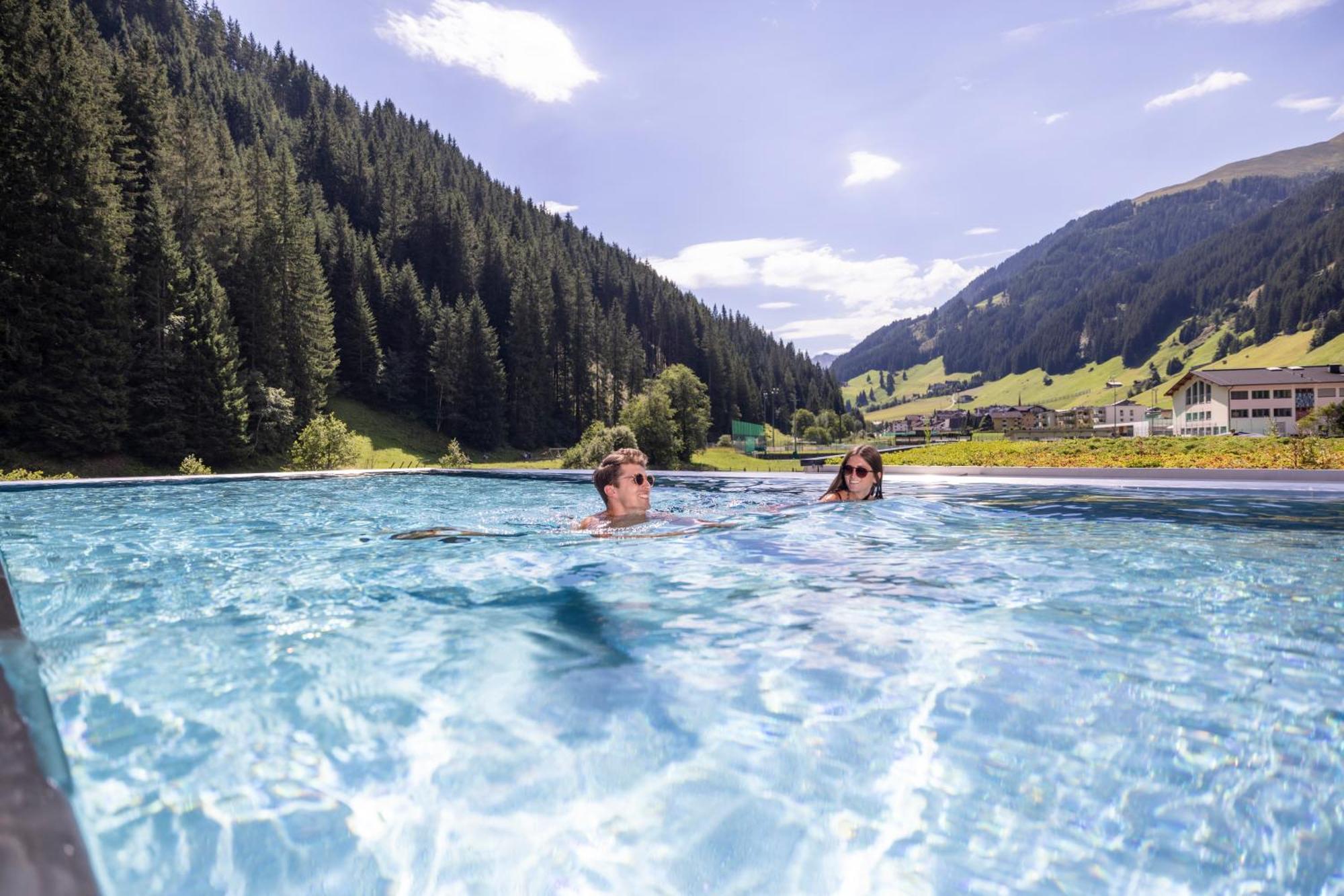 Natur- & Wanderhotel Tuxertal Екстер'єр фото