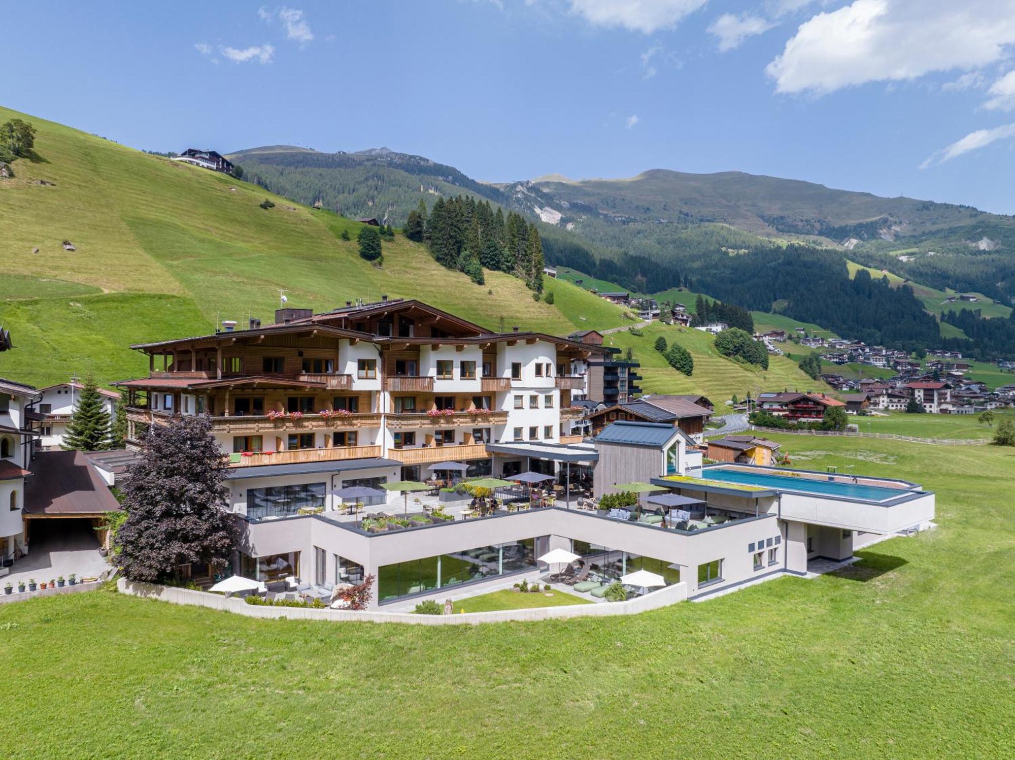 Natur- & Wanderhotel Tuxertal Екстер'єр фото