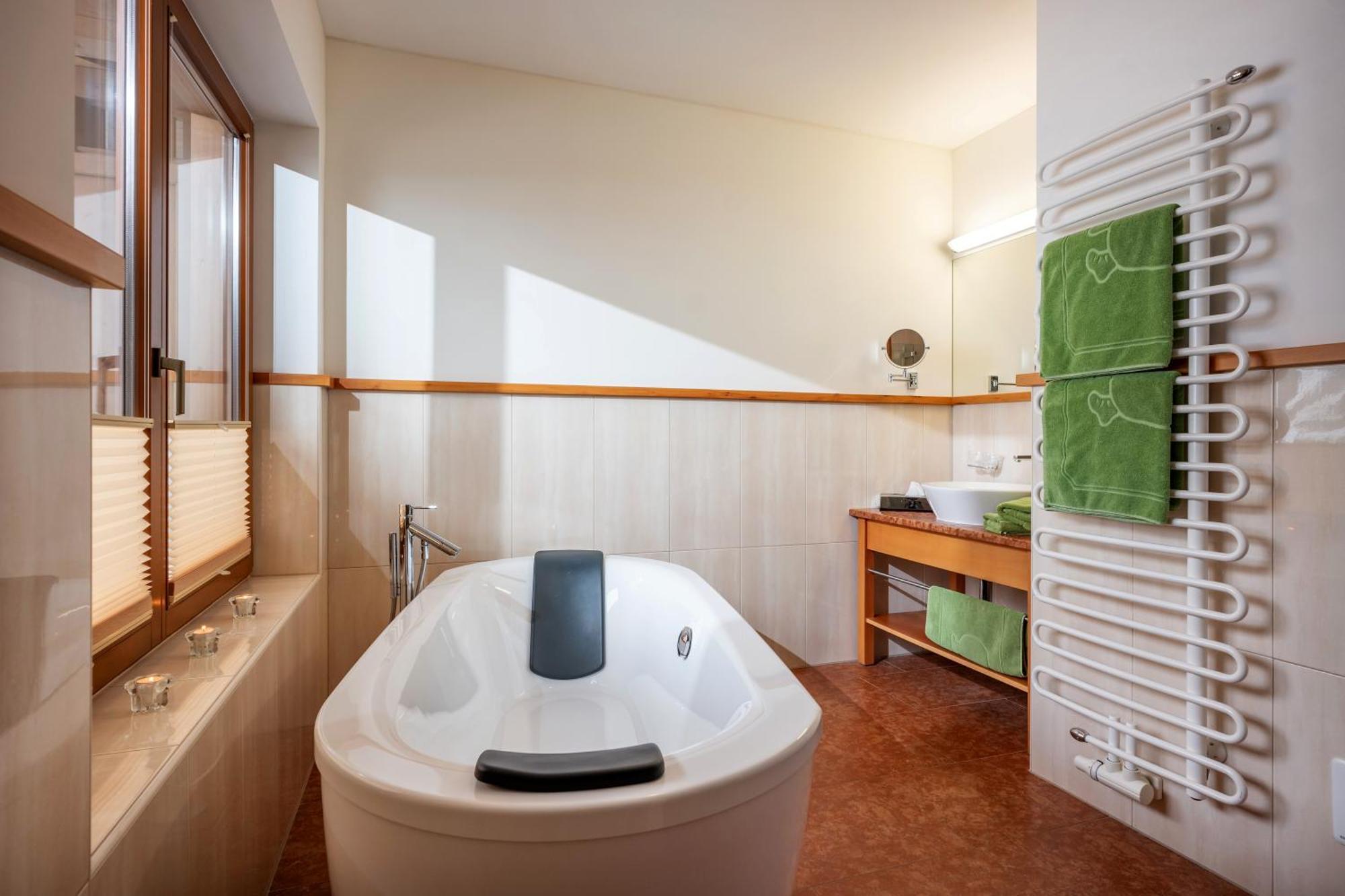 Natur- & Wanderhotel Tuxertal Екстер'єр фото