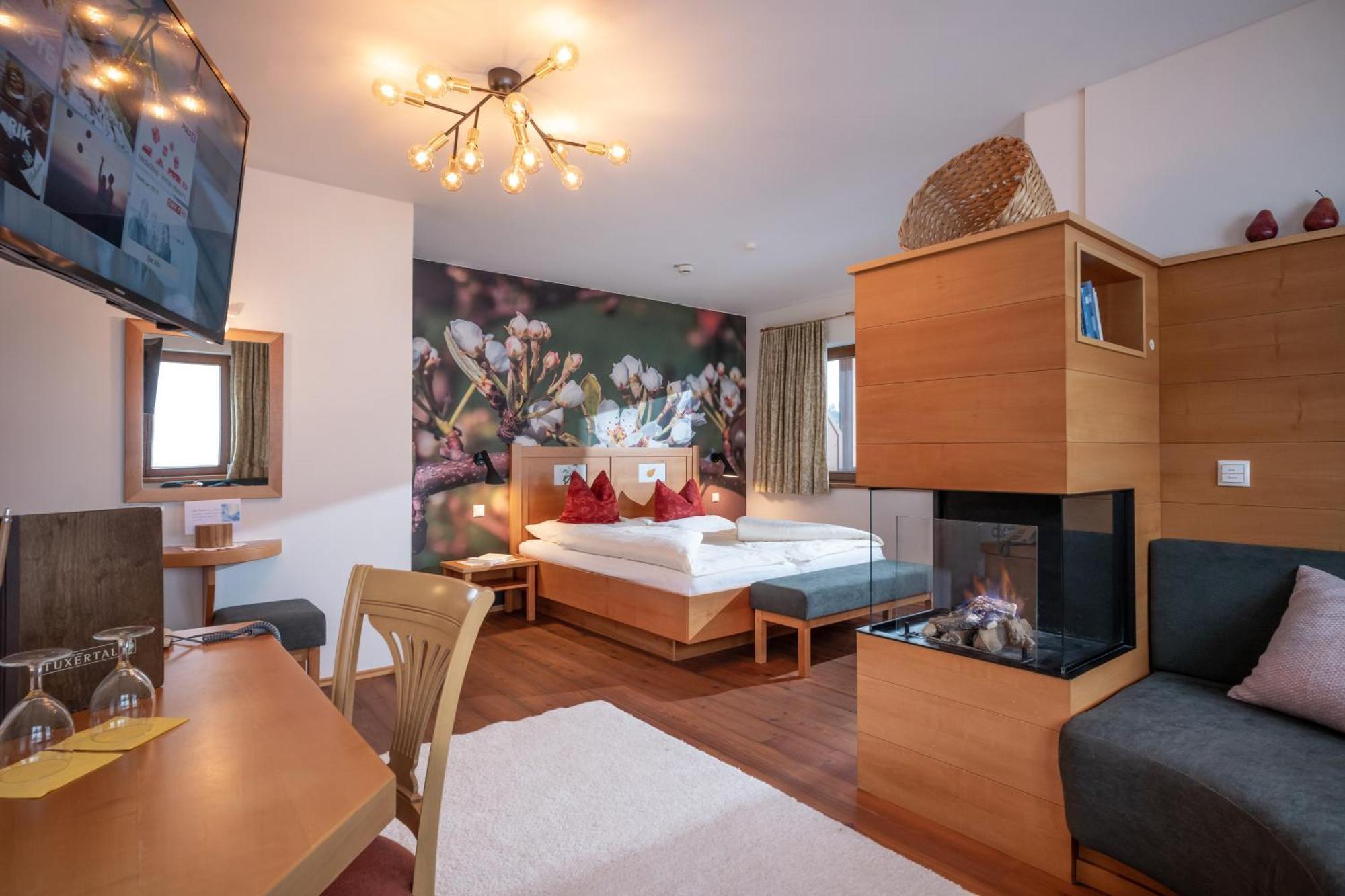 Natur- & Wanderhotel Tuxertal Екстер'єр фото
