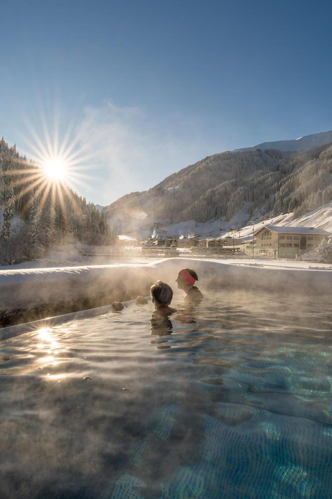 Natur- & Wanderhotel Tuxertal Екстер'єр фото