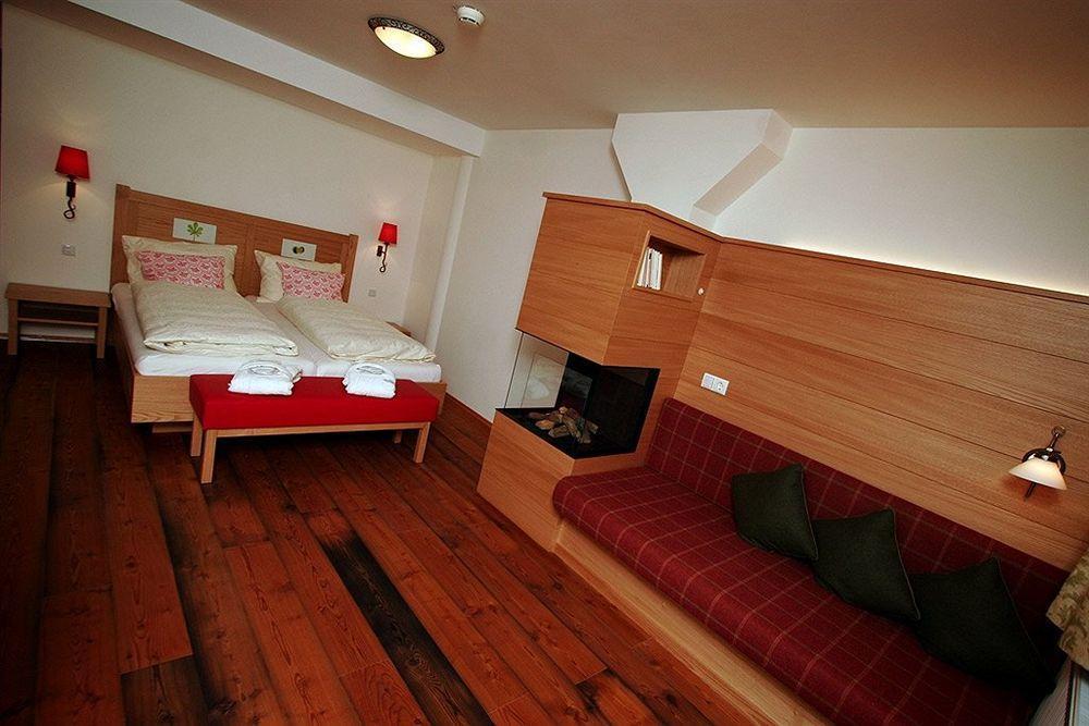 Natur- & Wanderhotel Tuxertal Екстер'єр фото