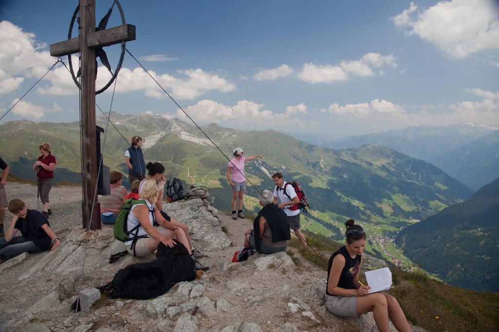 Natur- & Wanderhotel Tuxertal Екстер'єр фото