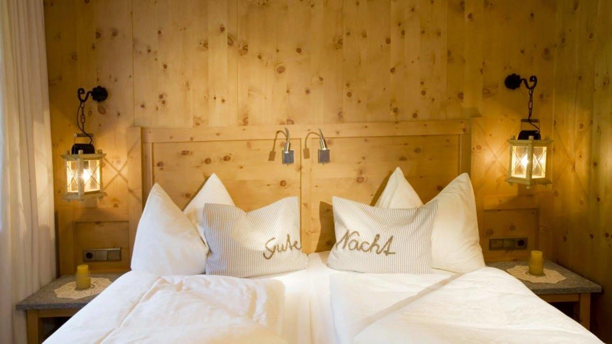 Natur- & Wanderhotel Tuxertal Екстер'єр фото