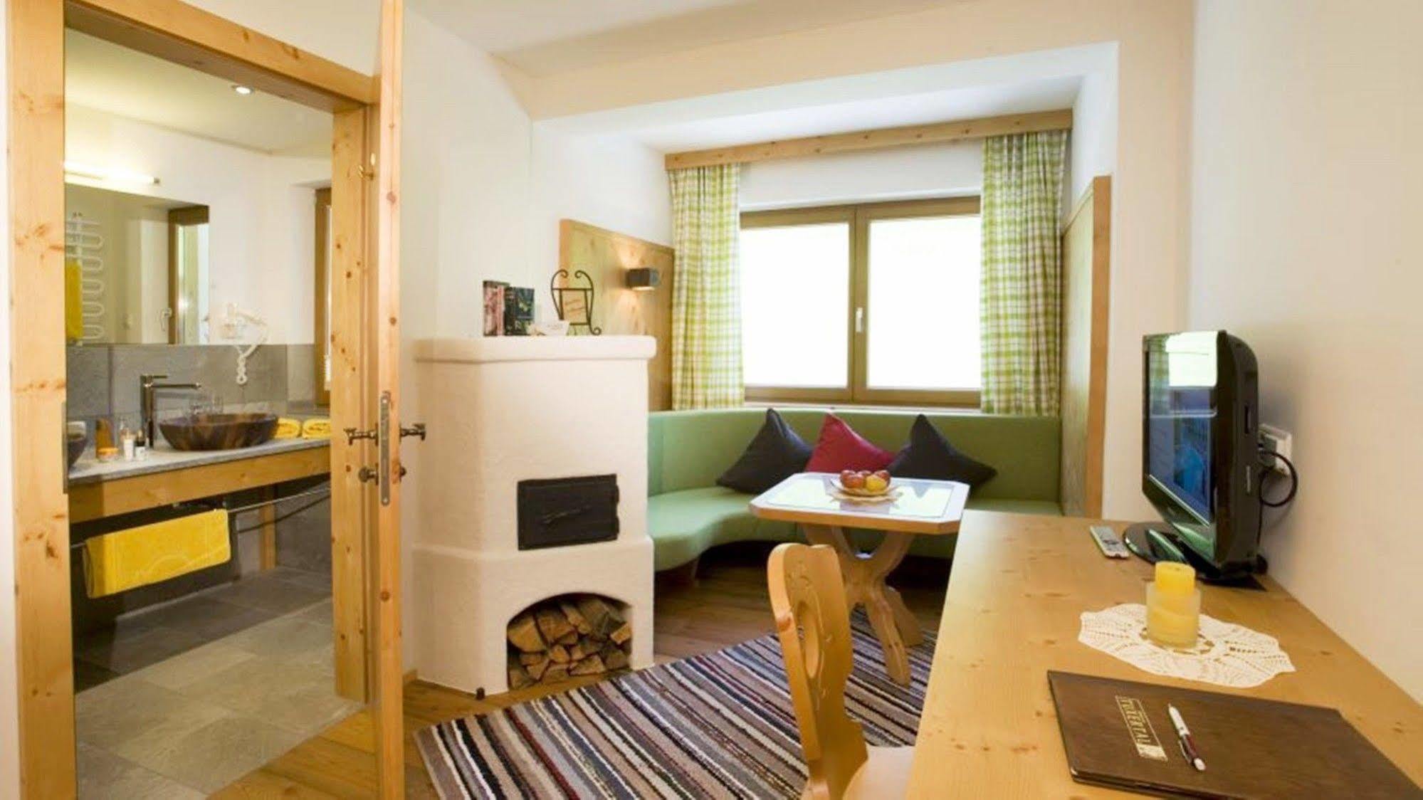Natur- & Wanderhotel Tuxertal Екстер'єр фото