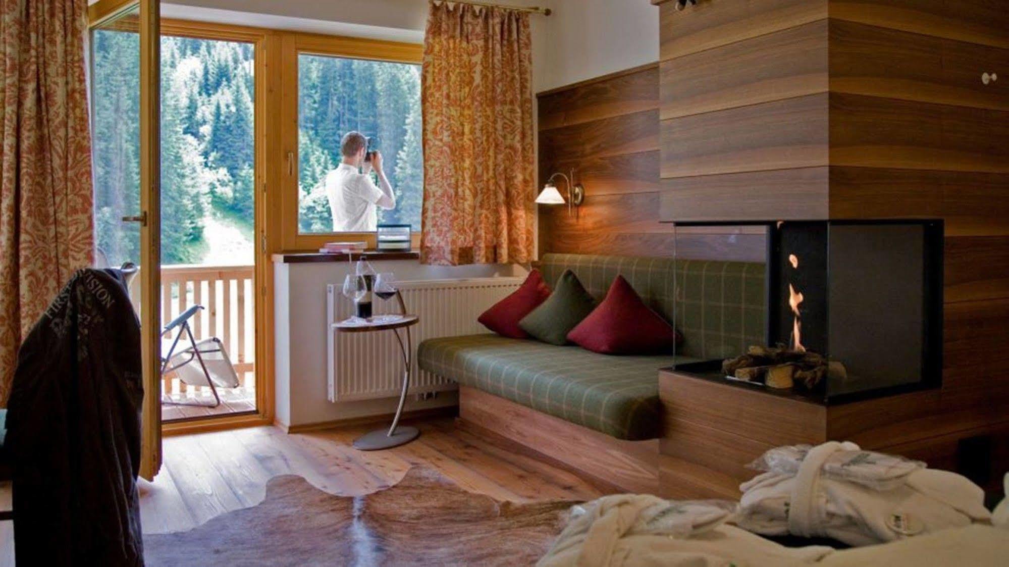 Natur- & Wanderhotel Tuxertal Екстер'єр фото