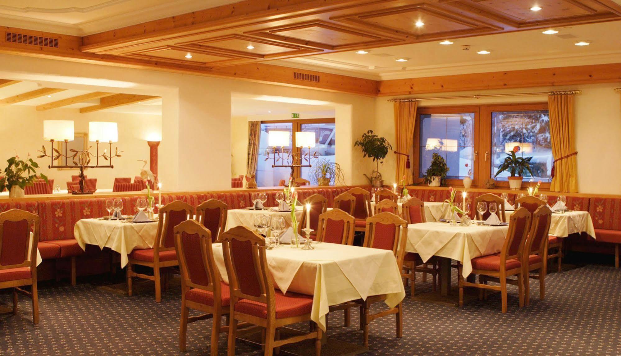 Natur- & Wanderhotel Tuxertal Екстер'єр фото